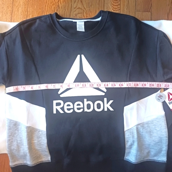 Reebok • Women's Black & White Color Block Logo Crew Sweatshirt, Medium - Picture 7 of 13